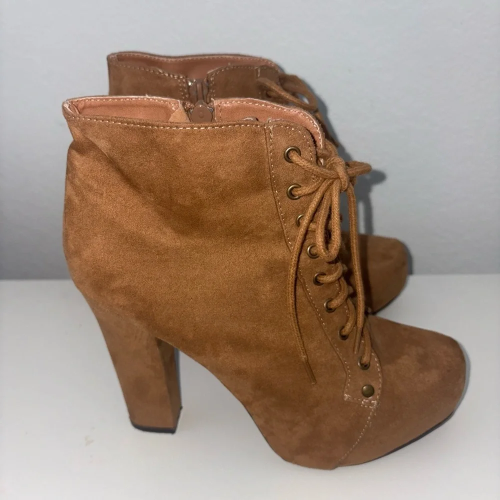 Charlotte Russe Tan / Chestnut Platform Lace Up Boots Women’s 8